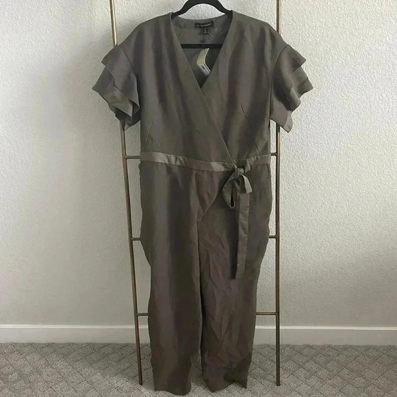 NWT Banana Republic Army Green Flutter Sleeve Jumpsuit - Picture 1 of 3